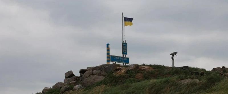ВСУ установили украинский флаг на острове Змеиный